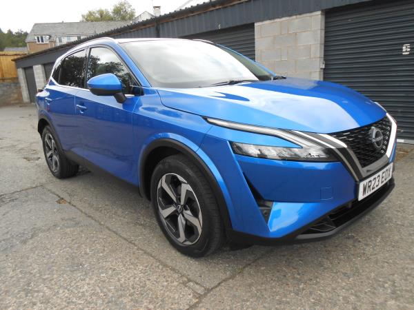 Nissan Qashqai  1.3 DiG-T N-Connecta (glass roof)